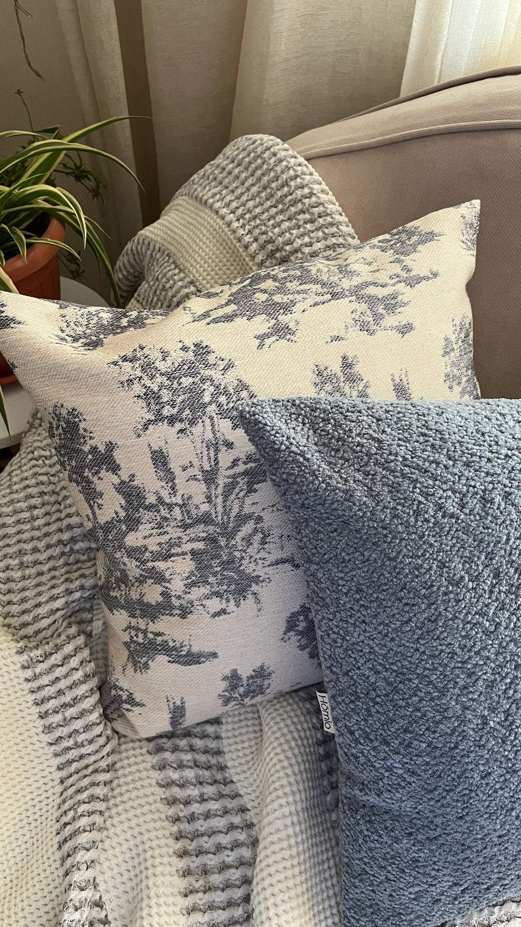 Samaa Cushion